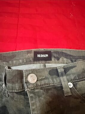 Hudson Jeans ladies Green Camo Slim Jeans .. new ..size 29 mid rise